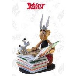 Plastoy - Figurine - 00128 - Astérix - Statuette - Astérix avec pile d'album
