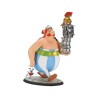 Plastoy - Figurine de collection - Astérix - Obélix et sa pile de casques romains